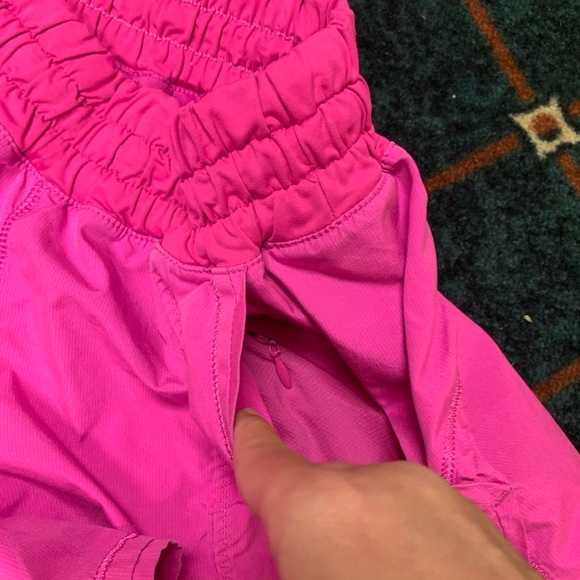 Vintage hot pink lululemon shorts not sold anymore with big front pockets - Picture 4 of 5